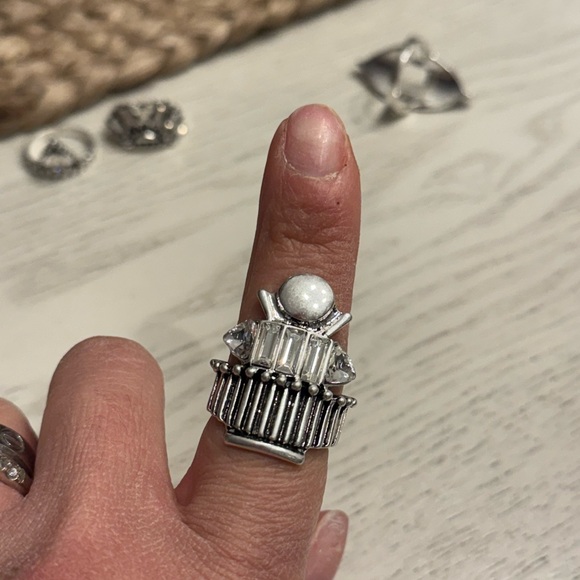 FREE PEOPLE RING SET - Picture 6 of 13